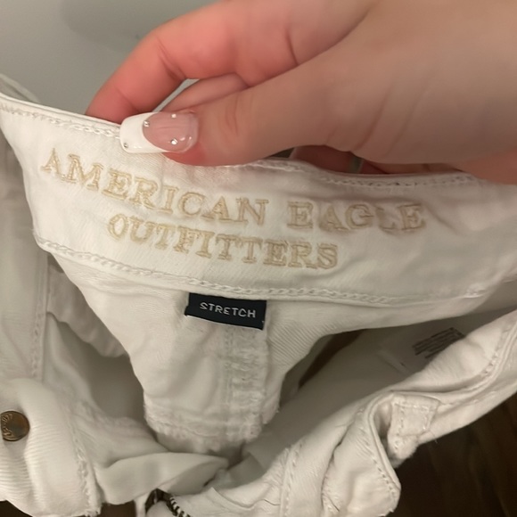 WHITE AMERICAN EAGLE LOW RISE JEAN SHORTS - Picture 2 of 2